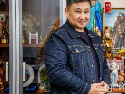 Народного артиста Якутии Алексея Павлова ТЮЗ поздравил с днем рождения
