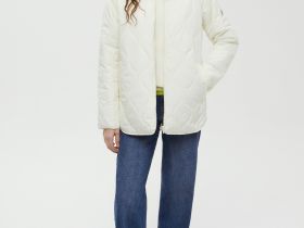 Стеганая утепленная куртка с воротником-стойкой