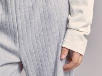 Серые утеплённые брюки клёш в рубчик с подвеской для девочки Глория Джинс