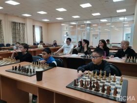 Международный гроссмейстер провел мастер-класс по шахматам в Якутске