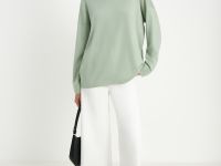 Джемпер свободного силуэта с высоким воротником