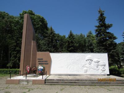 Памятник землякам, погибшим в боях в 1941-1945 гг.