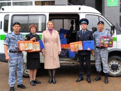 Судприставы Якутии отправили школьные принадлежности детям Донбасса