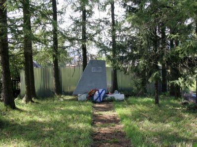 Памятник-стела на рубеже обороны советских войск в 1941-44 гг.