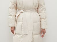 Пуховое пальто с капюшоном и поясом