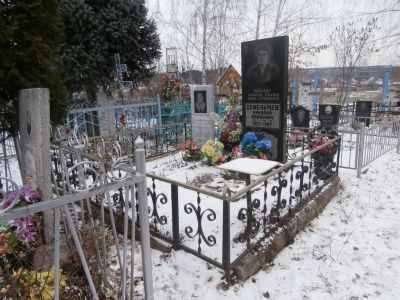Могила Семенычева Николая Ивановича, кавалера Ордена Славы трех степеней (1923-1992 гг.)