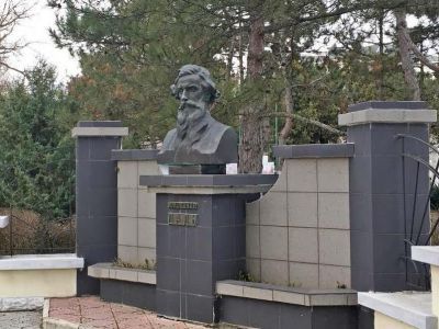 Бюст В.И. Даля (скульптор Н.В. Можаев)