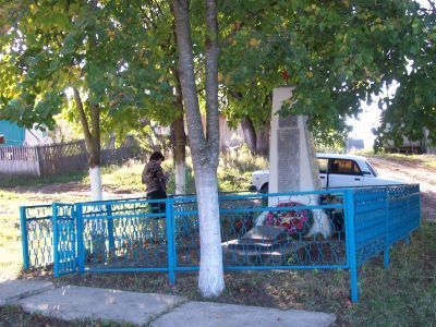 Братская могила советских воинов, погибших в боях с фашистскими захватчиками