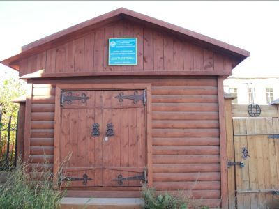 Колодец купца Федора Шергина («Шергинская шахта») глубиной 116,6 м, где впервые в мире велись геотермические наблюдения над вечной мерзлотой, 1827-1837 гг.