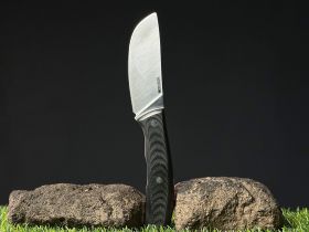 Нож с фиксированным клинком Vostron Sever, сталь Х12МФ, рукоять G10, черный