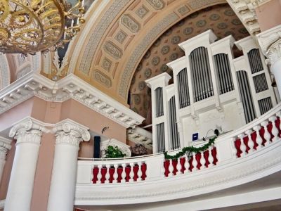 Орган при свечах: истории французских соборов (Храм Святого Станислава)