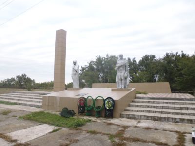 Памятник воинам-однополчанам, погибшим на фронтах Великой Отечественной войны