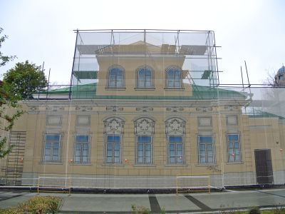 Дом с флигелем