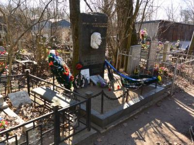 Могила Лунина Николая Александровича (1907-1970 гг.) – контр-адмирала, Героя Советского Союза
