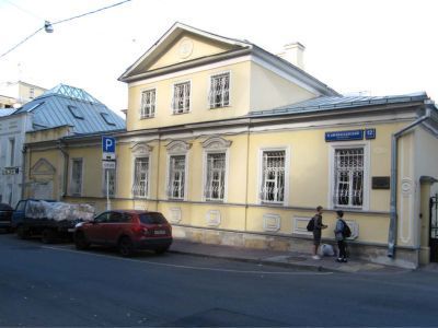 Дом, в котором в 1830-х гг. жил писатель С.Т. Аксаков, в 1832 г. его посещал Н.В. Гоголь