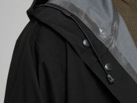 Плащ из мембранной ткани с водоотталкивающей пропи