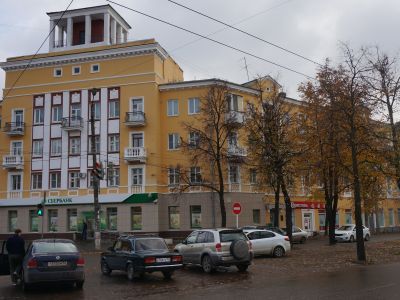 Жилой дом с магазином