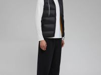 Утепленный жилет со съемным капюшоном