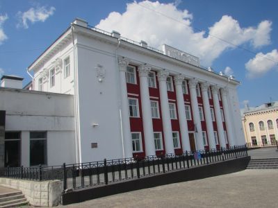 Дом политического просвещения (арх. Пономарева Л.И.). 17 сен. 1963 г. здесь выступал первый летчик-космонавт Гагарин Ю.А.