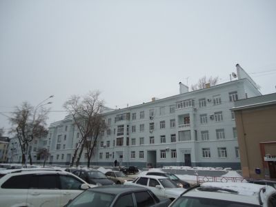 Дом жилой офицерского состава на площади им. Куйбышева. Дом, в котором в квартире 11 жил в эвакуации Д.И. Ульянов в 1941-1943 годах (арх. П.А. Щербачев)