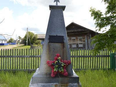 Братская могила участников боев против армии Колчака