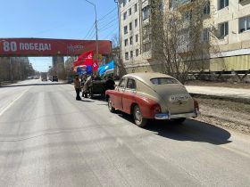 Колонна ретро-автомобилей проехала по улицам Якутска в честь 80-летия Победы