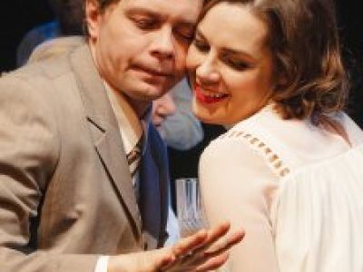 Муж и жена снимут комнату