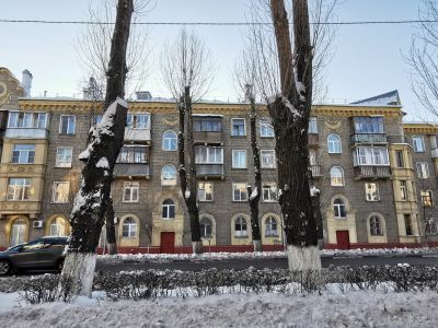 Жилой дом с нежилыми помещениями на первом этаже, 1950-1951 гг., архитекторы Л.П. Гулецкая и В.А. Бутузов. Здесь жил ведущий конструктор Д.И. Козлов и другие