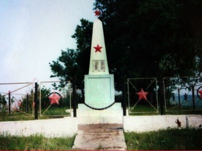 Братская могила бойцов Советской Армии, павших в боях с японскими милитаристами