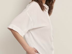 Блузка свободного кроя с коротким рукавом