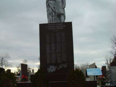 Братская могила 10 советских воинов, погибших в боях с фашистскими захватчиками