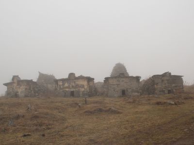 Замок (ганах) Худаловых, Святилище "Саниба", склепы
