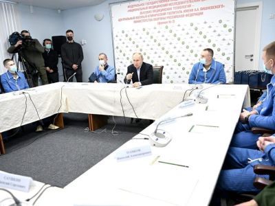 Владимир Путин встретился с военными в госпитале Вишневского