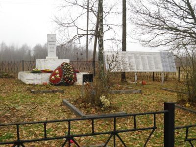 Братская могила воинов Советской Армии, погибших в 1944 г.