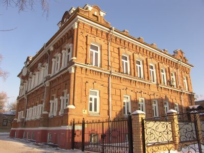 Особняк. "Кирпичный" стиль с коринфскими и дорическими колоннами