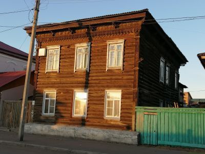 Двухэтажный деревянный жилой дом богатого горожанина XX века (жилфонд домоуправления № 2)