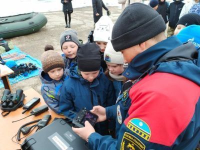 Алданские спасатели провели для юнармейцев День открытых дверей