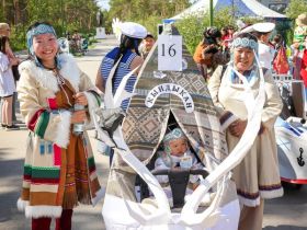 «Кындыкан, ракета и синий трактор»: в Якутске состоялся парад колясок