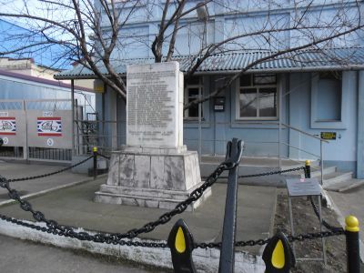 Памятный знак экипажу минного заградителя "Н. Островский", погибшему в годы Великой Отечественной войны
