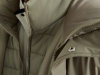 Пуховое полупальто с капюшоном и воротником-стойкой