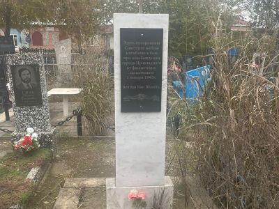 Обелиск на братской могиле советским воинам, погибшим в боях при освобождении Прохладного 1 января 1943 г.