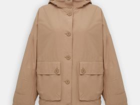 Ветровка на пуговицах с капюшоном