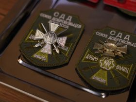 Нагрудные знаки добровольцев вручили участникам СВО в Якутии