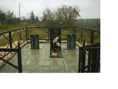 Братская могила 137 советских воинов, погибших в 1943 г. в боях с немецко-фашистскими захватчиками