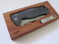 Нож складной LionSteel SR2 G (GREY) Mini, сталь Uddeholm Sleipner® Satin, рукоять титан по технологии Solid®, серый
