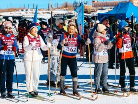 Звезды Олимпийских игр пробежали лыжный марафон с якутянами