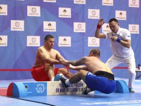 Мас-рестлеры Якутии прошли в финал чемпионата России