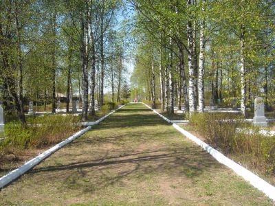 Воинское кладбище, где похоронены воины Советской Армии, погибшие в борьбе за свободу и независимость Родины в период Великой Отечественной войны 1945 г. Здесь похоронен Герой Советского Союза старший лейтенант Погорелов В.П. (1919-1943 гг.)