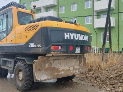 В Олекминске школа и частный сектор остались без света из-за экскаватора