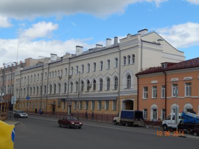 Дом Волкова, где находилась типография газеты "Днепровский вестник", рабочие которой в 1905 г. начали общегородскую стачку протеста против расстрела мирной демонстрации рабочих в С.-Петербурге 9 января 1905 г. Здесь же находилась частная гимназия Евневича